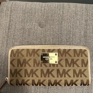 Micheal Kors wallet